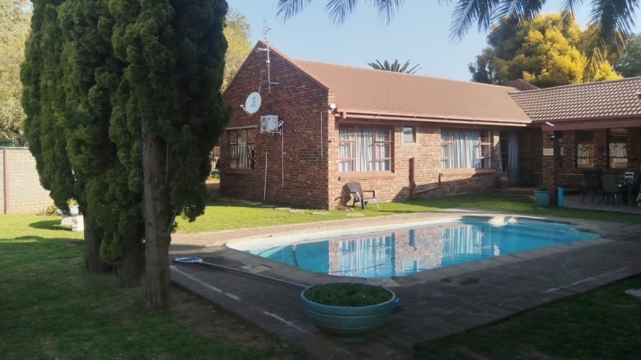 12 Bedroom Property for Sale in Pellissier Free State